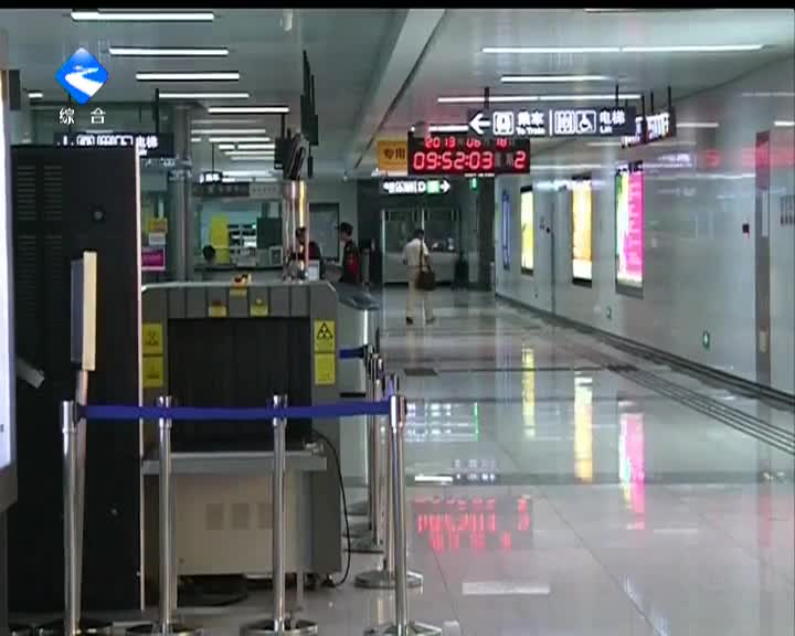 这辆面包车真能装 核载6人 实载50人